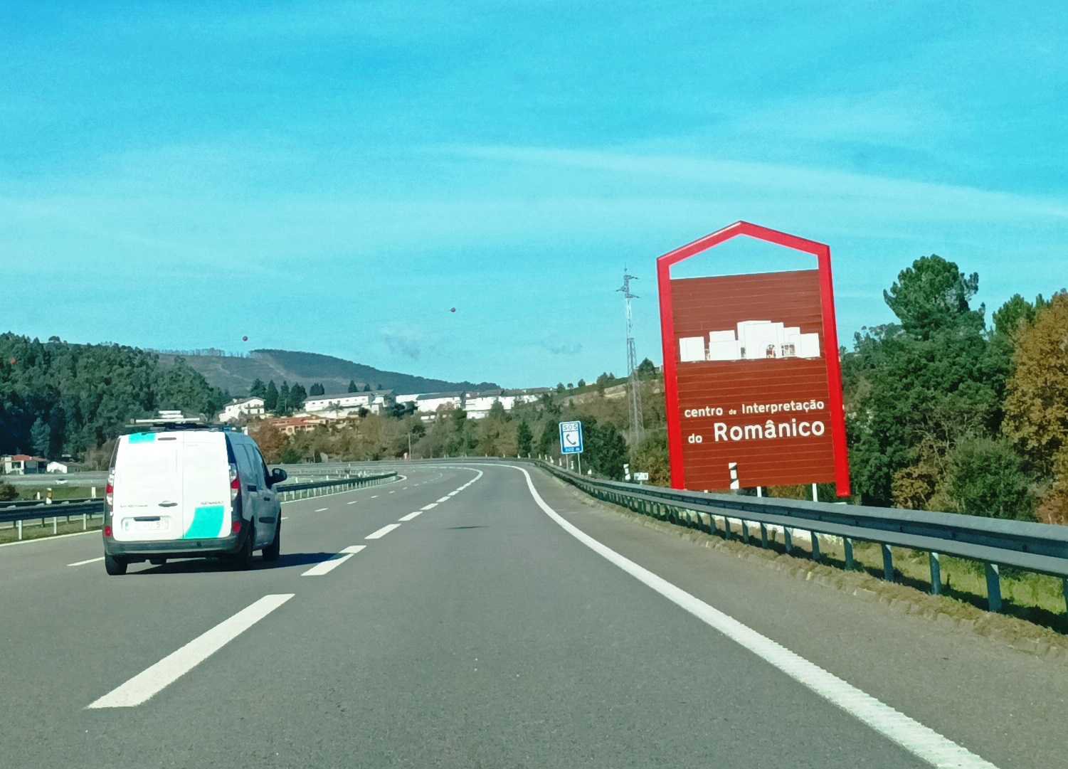 La Ruta del Románico refuerza la señalización de las autopistas